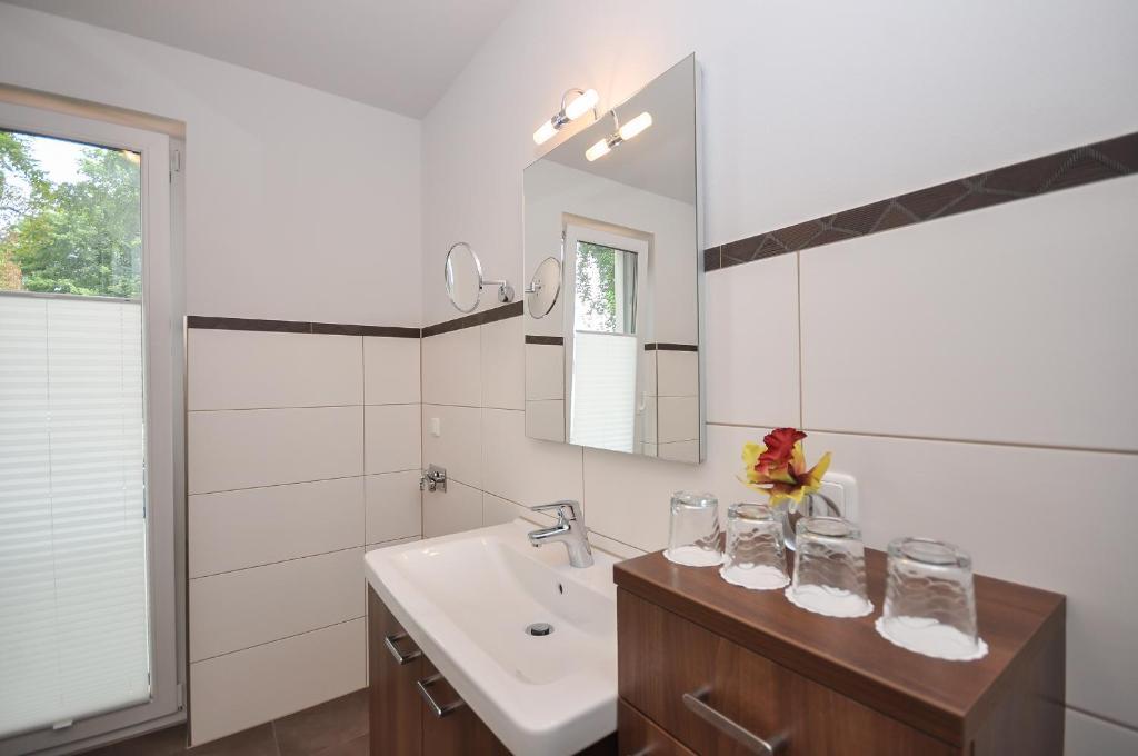 Apartmenthaus Kleiner Falke Ostseebad Ostseebad Binz Zimmer foto
